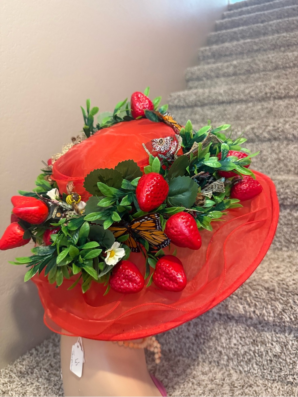 Strawberry fields hat - Picture 6 of 10
